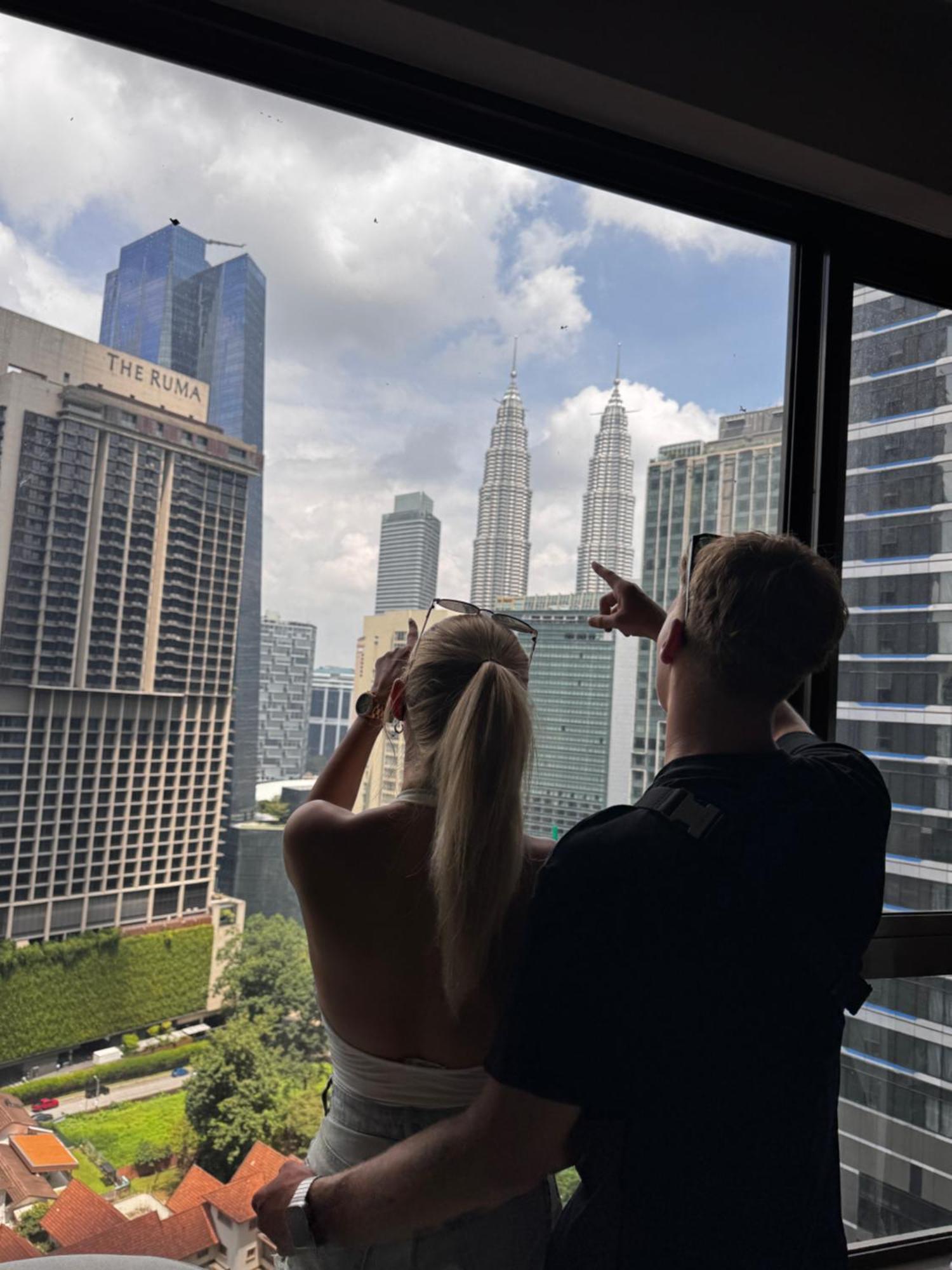 8 Kia Peng Suites Klcc By Luna Kuala Lumpur Ngoại thất bức ảnh